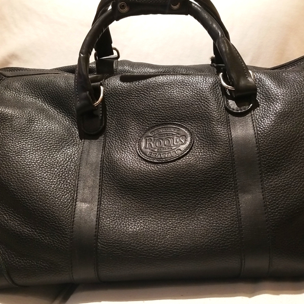 ROOTS Duffle bag really sturdy  with both handles and shoulders straps